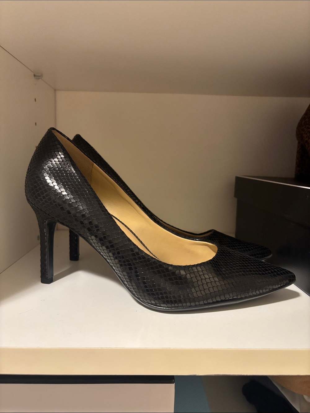 Naturalizer Black Snake-Embossed Pointed-Toe Pumps 8 Wide - Picture 3 of 7